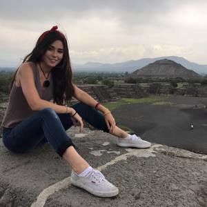 Meet your Posher, Alejandra